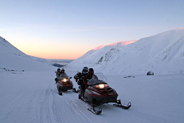 Snowmobile safaris to Ramzai Pass in Khibiny Tundra on Kola Peninsula
